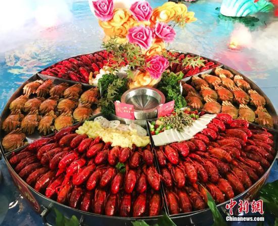 小龍蝦橫行德國柏林 政府鼓勵(lì)吃貨們大快朵頤！