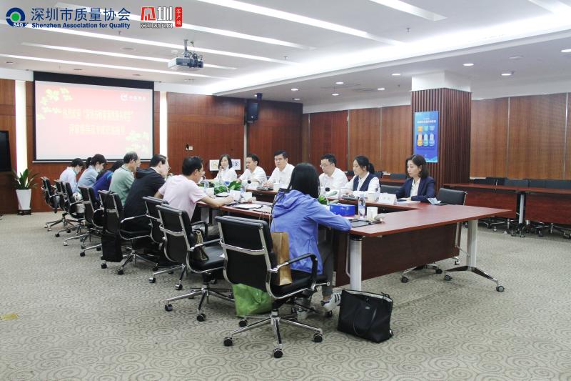 第十一屆顧客滿意服務(wù)明星活動(dòng)評(píng)審團(tuán)聽(tīng)取中航物業(yè)匯報(bào)